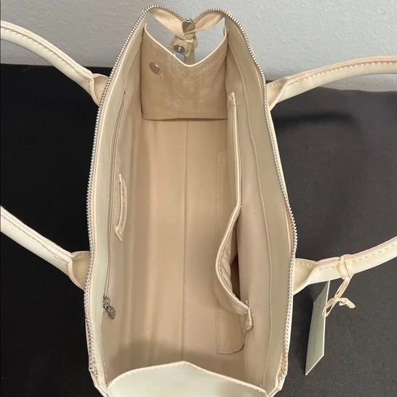 Rachel Zoe | Ivory Shoulder Bag w/ Boot Scarf - Picture 12 of 14